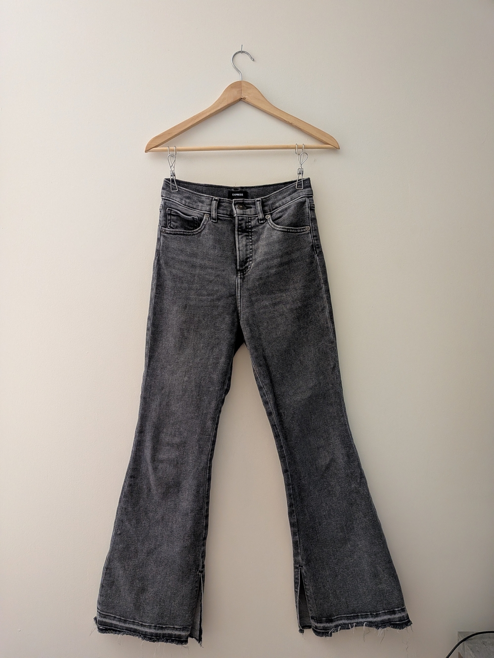 Express High-Rise Flared Women’s Jeans in Washed Gray, Size 2/S